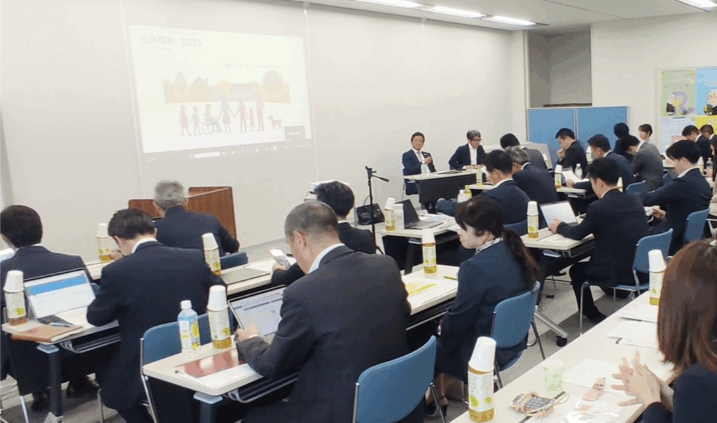 今年度のテーマは　『保険を売る』から『人生を支える』へ